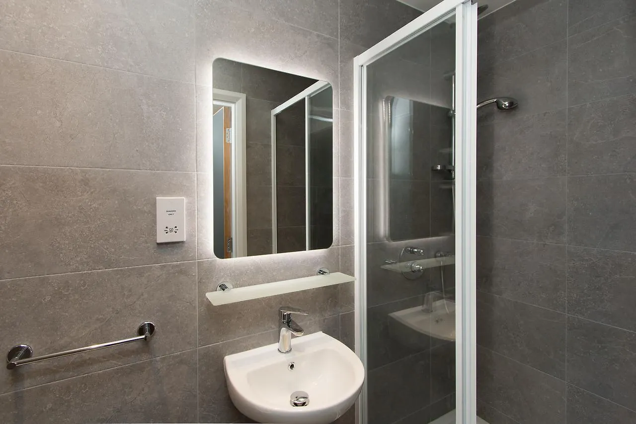 Destiny Student - Kavanagh Court Dublin 0*,