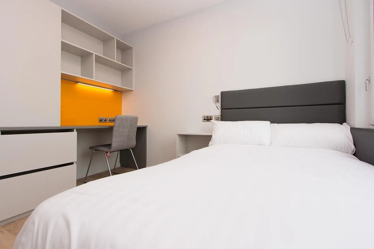 Destiny Student - Kavanagh Court Dublin Apartment